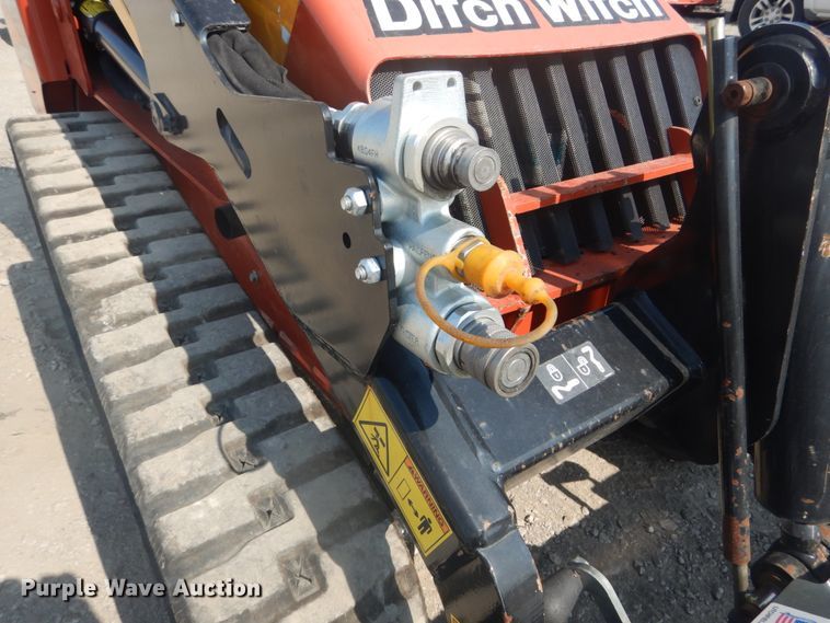 image for item GR9948 2017 Ditch Witch SK800  compact utility loader