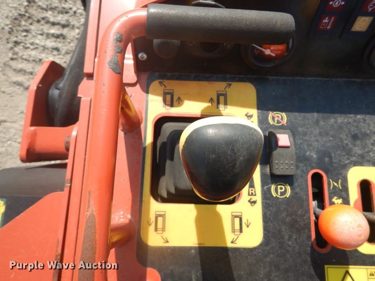 image for item GR9948 2017 Ditch Witch SK800  compact utility loader