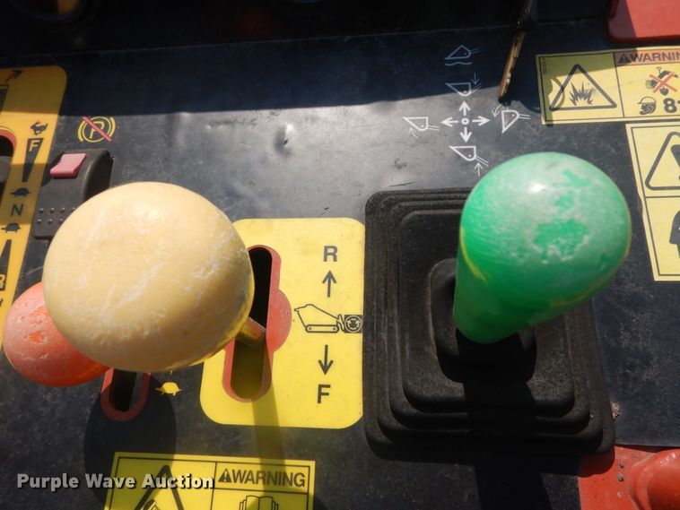 image for item GR9948 2017 Ditch Witch SK800  compact utility loader