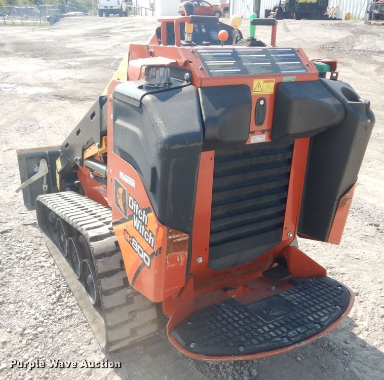 image for item GR9948 2017 Ditch Witch SK800  compact utility loader