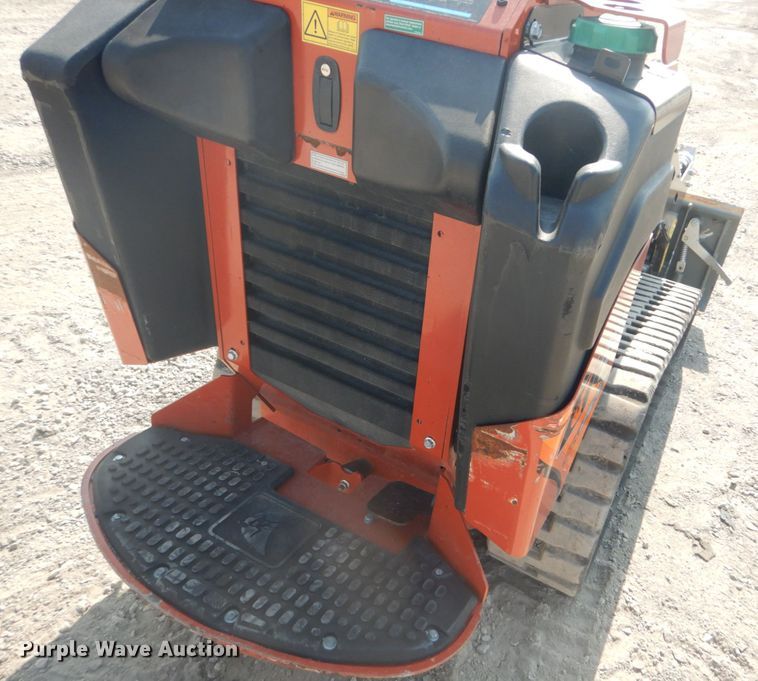 image for item GR9948 2017 Ditch Witch SK800  compact utility loader