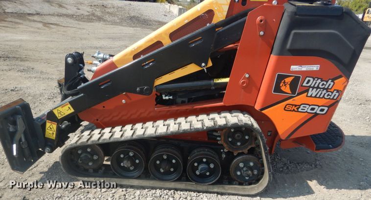 image for item GR9948 2017 Ditch Witch SK800  compact utility loader