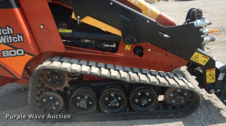 image for item GR9948 2017 Ditch Witch SK800  compact utility loader