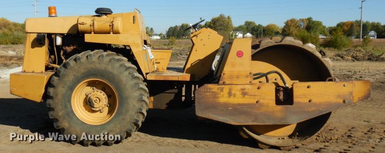 image for item HD9052 Case Dynapac  single drum roller