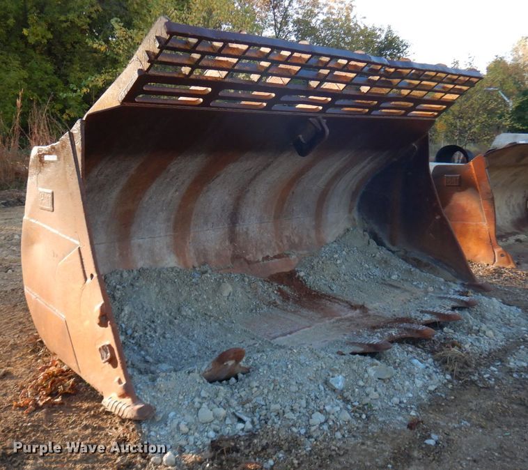 image for item HD9053 Caterpillar 146"W loader bucket