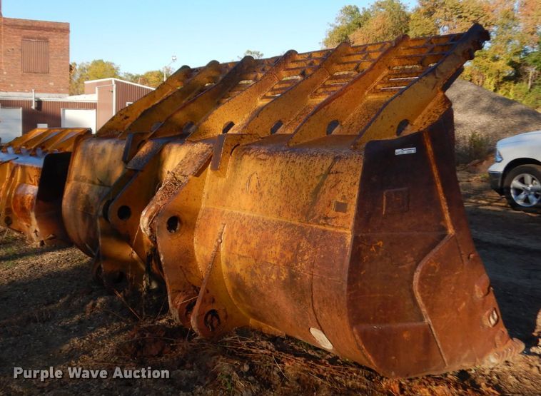 image for item HD9053 Caterpillar 146"W loader bucket