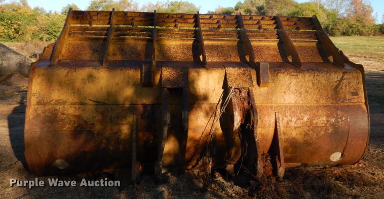 image for item HD9053 Caterpillar 146"W loader bucket