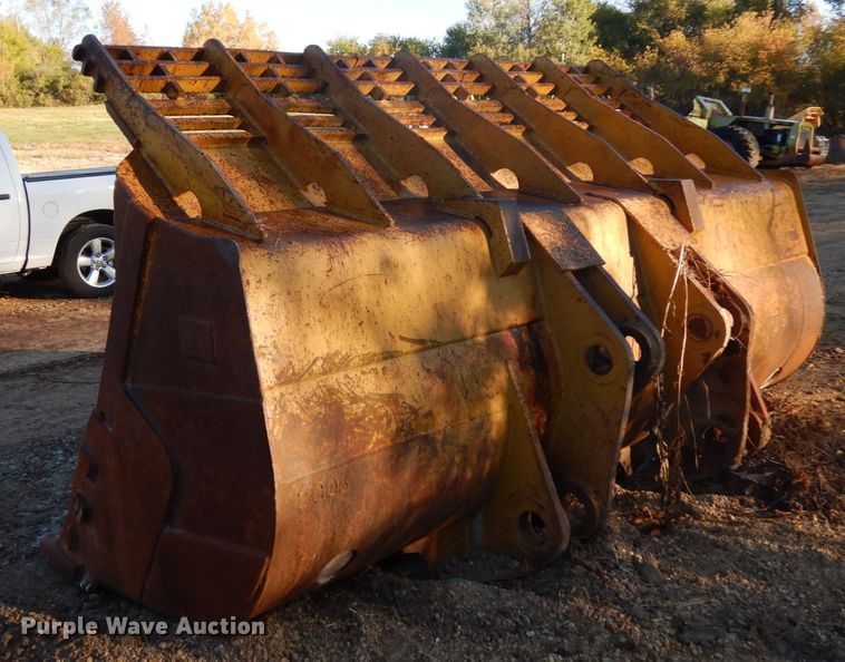 image for item HD9053 Caterpillar 146"W loader bucket