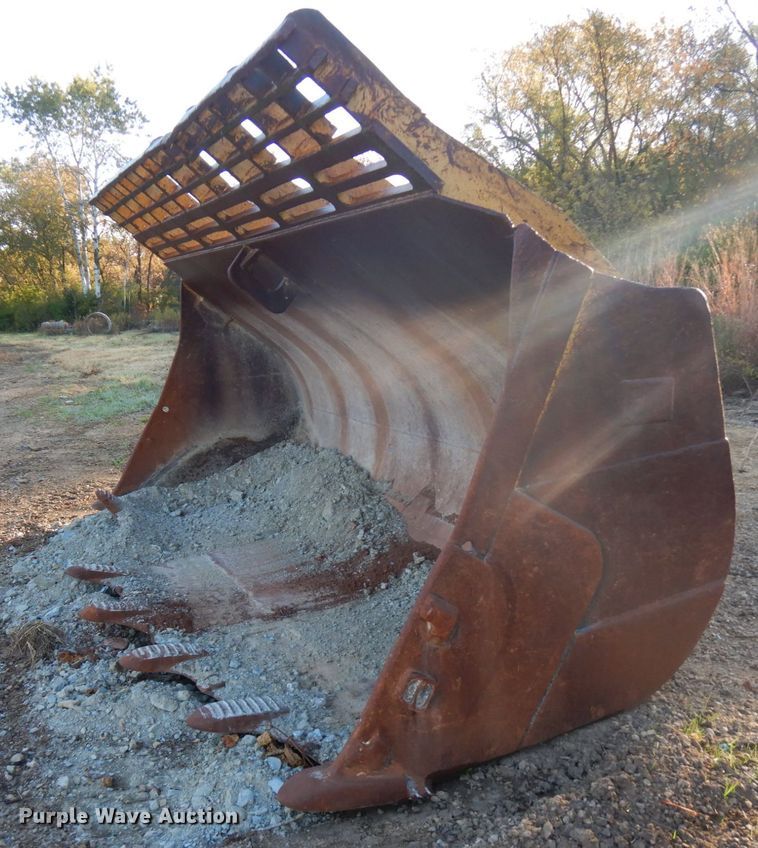 image for item HD9053 Caterpillar 146"W loader bucket