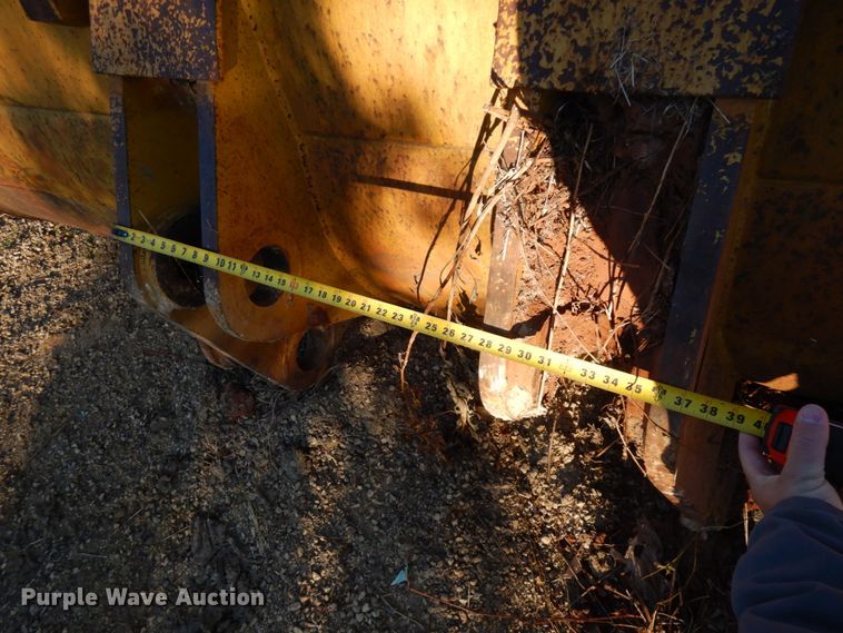 image for item HD9053 Caterpillar 146"W loader bucket