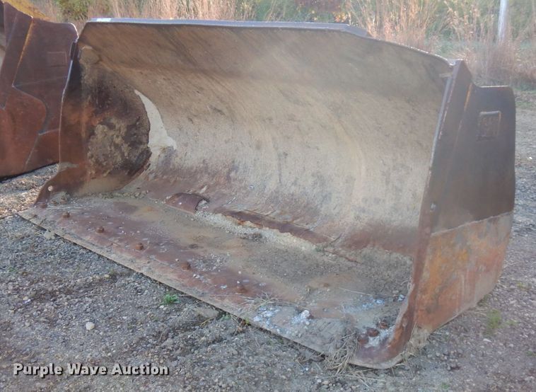 image for item HD9054 Caterpillar 116"W loader bucket