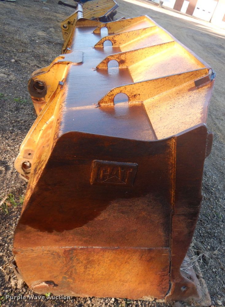 image for item HD9054 Caterpillar 116"W loader bucket