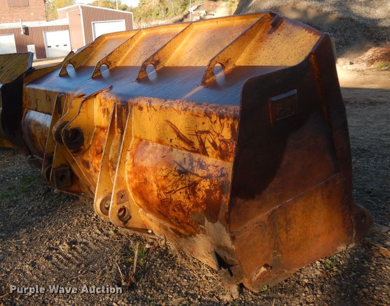 image for item HD9054 Caterpillar 116"W loader bucket