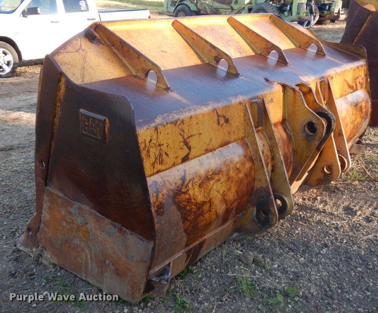 image for item HD9054 Caterpillar 116"W loader bucket