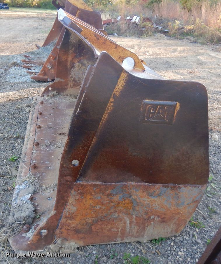 image for item HD9054 Caterpillar 116"W loader bucket