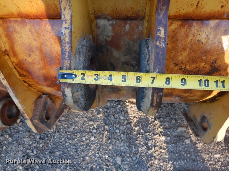 image for item HD9054 Caterpillar 116"W loader bucket