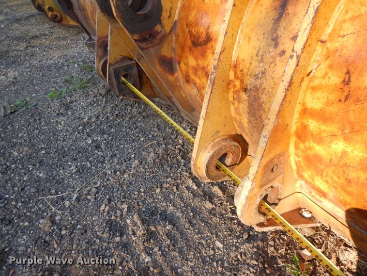 image for item HD9054 Caterpillar 116"W loader bucket