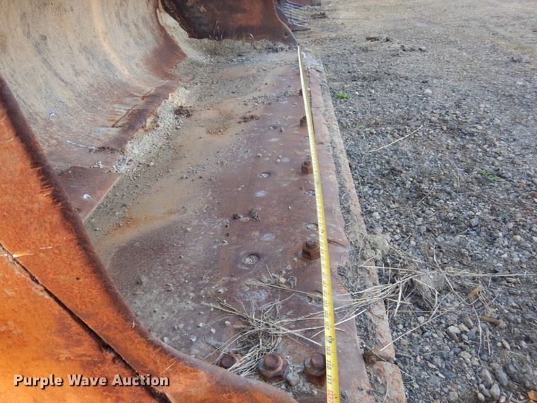 image for item HD9054 Caterpillar 116"W loader bucket