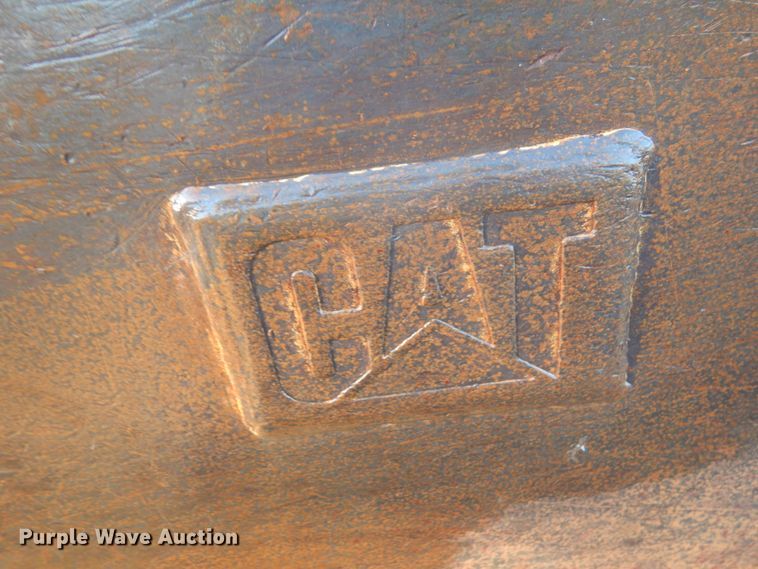 image for item HD9054 Caterpillar 116"W loader bucket
