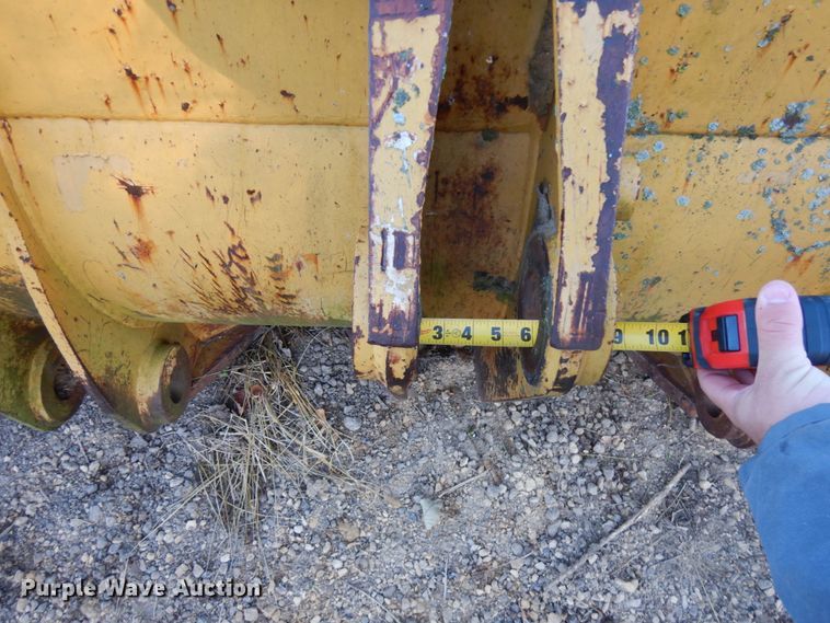 image for item HD9055 97"W loader bucket