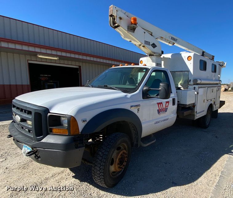 image for item HE9815 2006 Ford F450 Super Duty  bucket truck