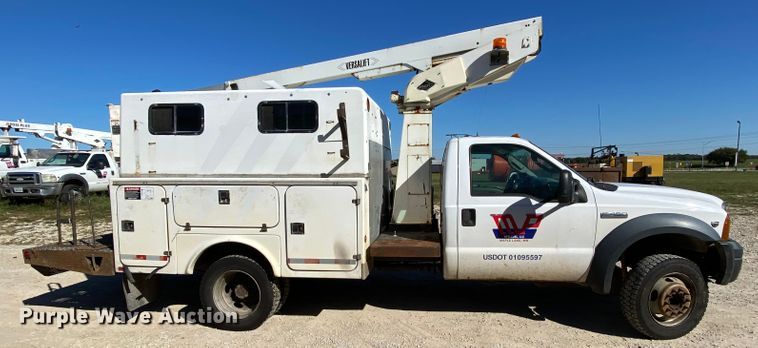 image for item HE9815 2006 Ford F450 Super Duty  bucket truck