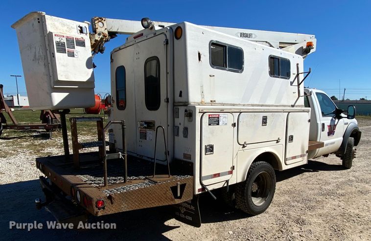 image for item HE9815 2006 Ford F450 Super Duty  bucket truck