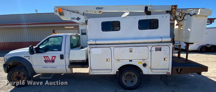 image for item HE9815 2006 Ford F450 Super Duty  bucket truck