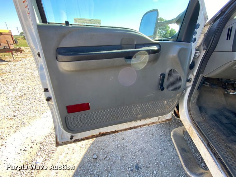 image for item HE9815 2006 Ford F450 Super Duty  bucket truck