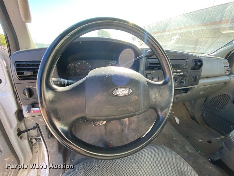 image for item HE9815 2006 Ford F450 Super Duty  bucket truck