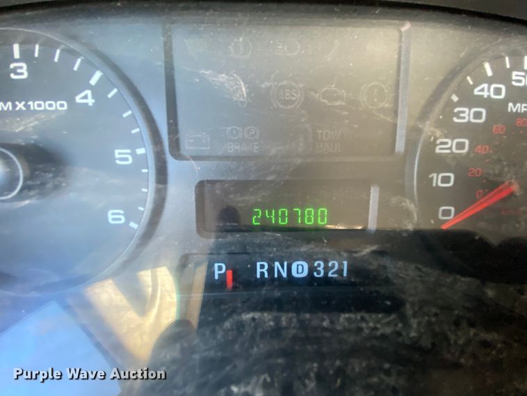 image for item HE9815 2006 Ford F450 Super Duty  bucket truck