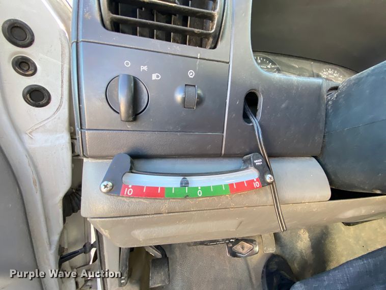 image for item HE9815 2006 Ford F450 Super Duty  bucket truck