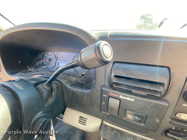 image for item HE9815 2006 Ford F450 Super Duty  bucket truck