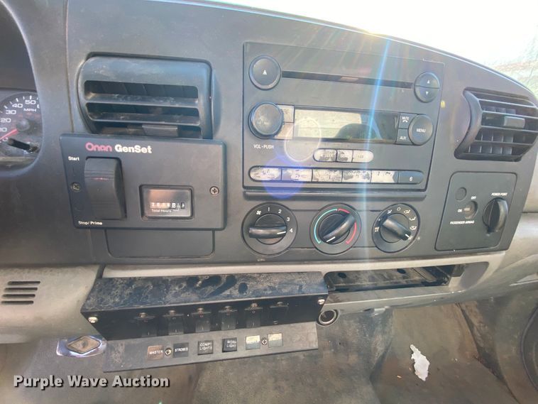 image for item HE9815 2006 Ford F450 Super Duty  bucket truck