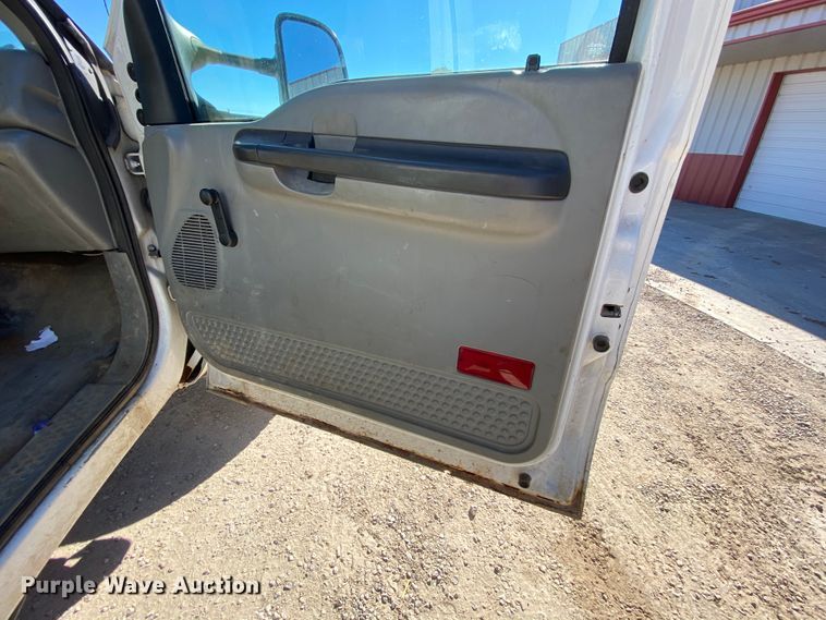 image for item HE9815 2006 Ford F450 Super Duty  bucket truck