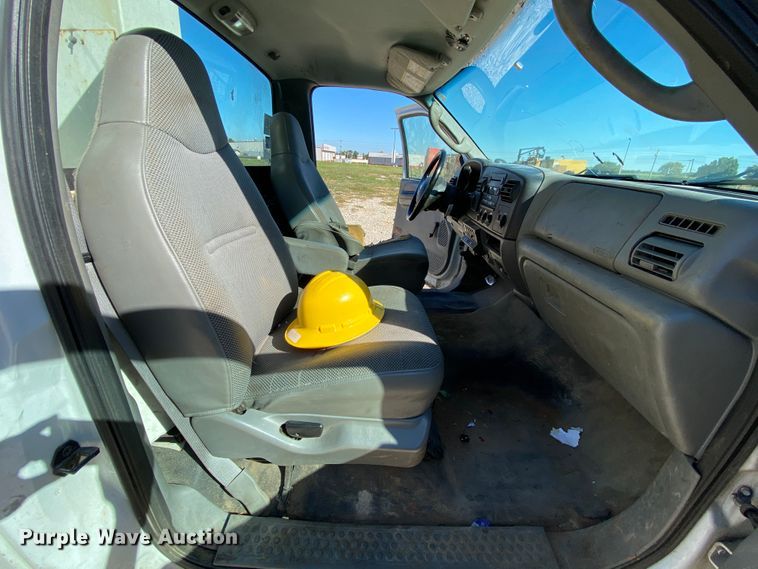 image for item HE9815 2006 Ford F450 Super Duty  bucket truck