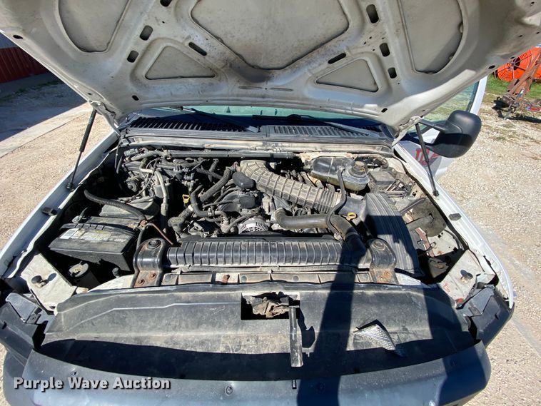 image for item HE9815 2006 Ford F450 Super Duty  bucket truck