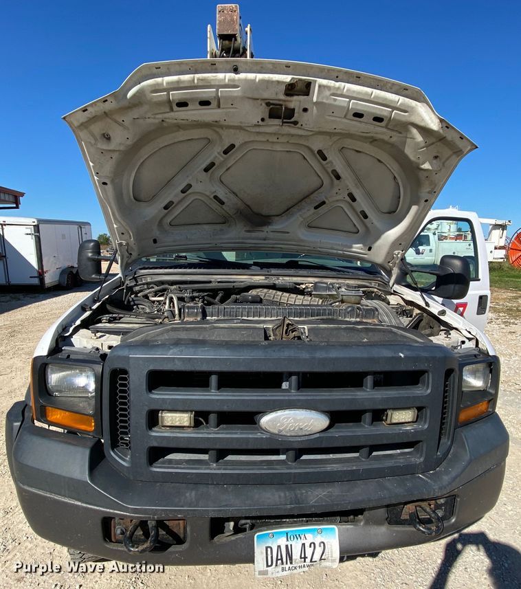 image for item HE9815 2006 Ford F450 Super Duty  bucket truck