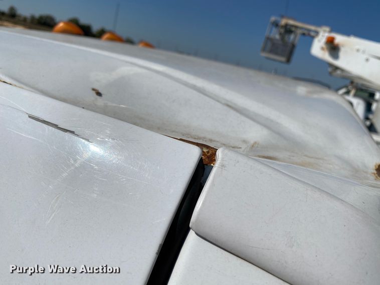 image for item HE9815 2006 Ford F450 Super Duty  bucket truck