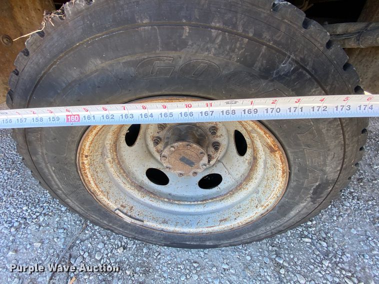 image for item HE9815 2006 Ford F450 Super Duty  bucket truck