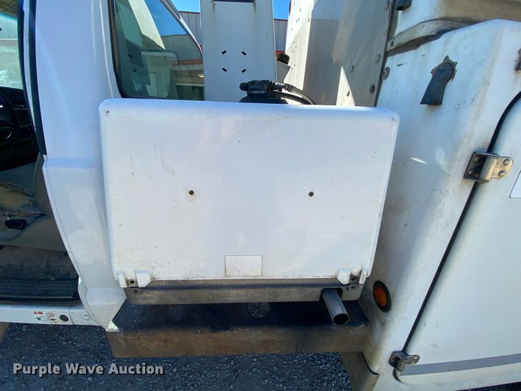 image for item HE9815 2006 Ford F450 Super Duty  bucket truck