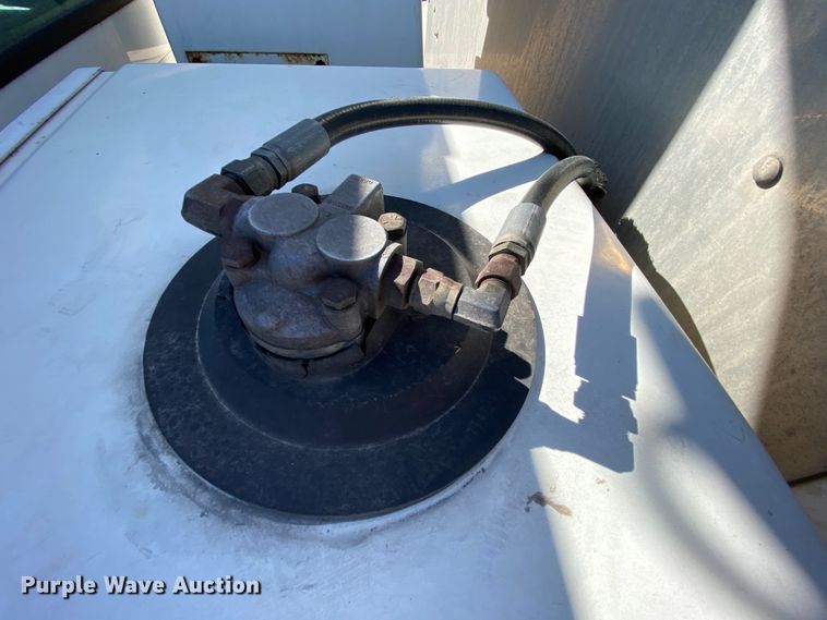 image for item HE9815 2006 Ford F450 Super Duty  bucket truck