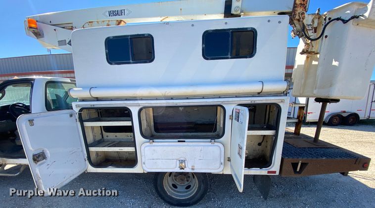 image for item HE9815 2006 Ford F450 Super Duty  bucket truck