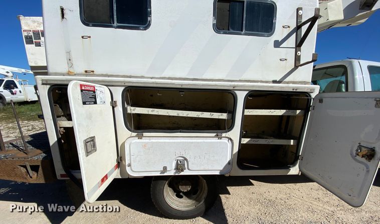 image for item HE9815 2006 Ford F450 Super Duty  bucket truck