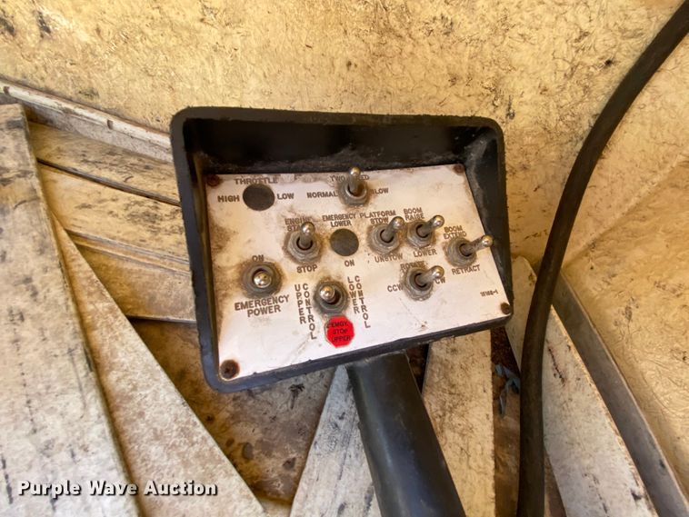 image for item HE9815 2006 Ford F450 Super Duty  bucket truck