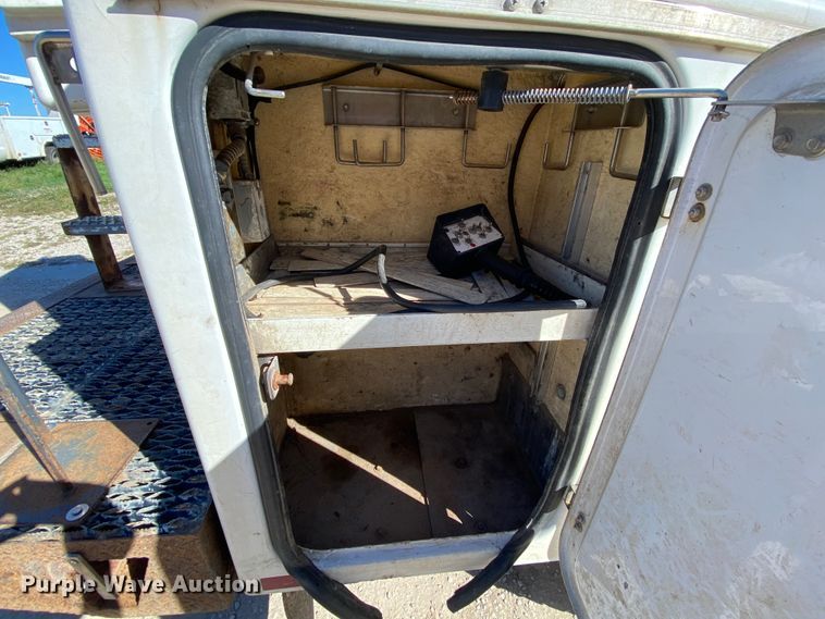 image for item HE9815 2006 Ford F450 Super Duty  bucket truck