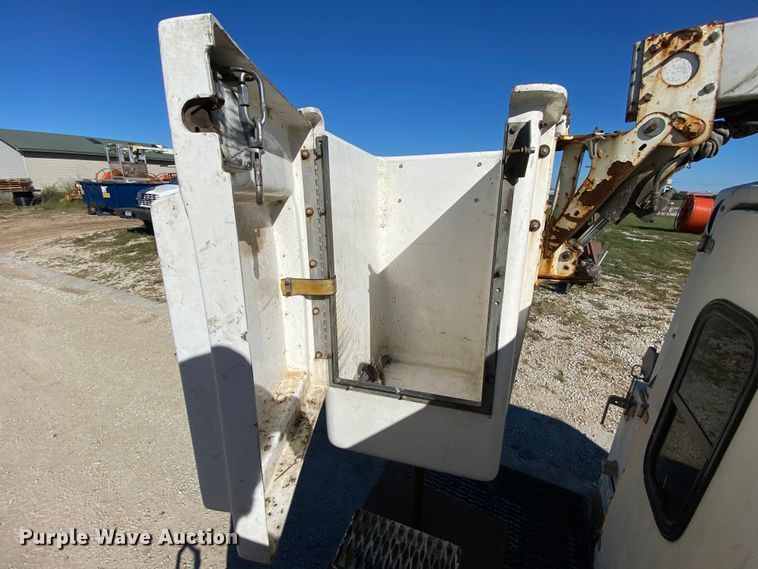 image for item HE9815 2006 Ford F450 Super Duty  bucket truck