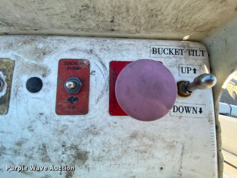 image for item HE9815 2006 Ford F450 Super Duty  bucket truck