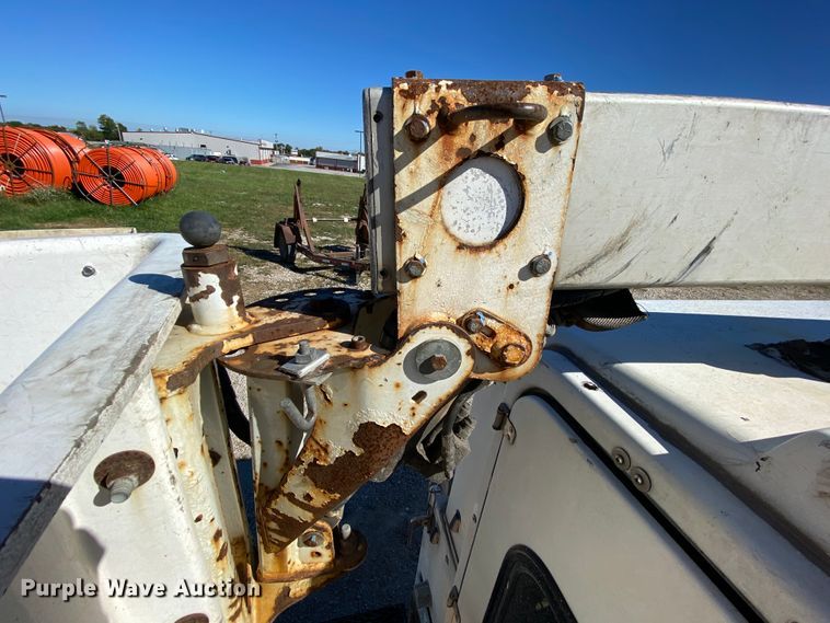 image for item HE9815 2006 Ford F450 Super Duty  bucket truck