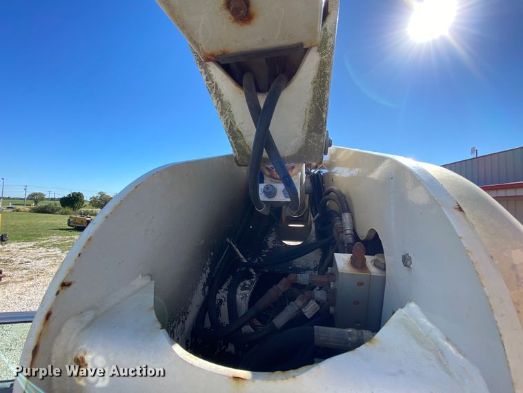 image for item HE9815 2006 Ford F450 Super Duty  bucket truck